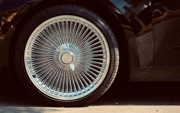 Voyager en solo ou en groupe avec une touring moto : avantages et inconvénients