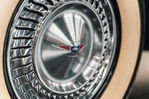 Voitures vintage pour un mariage chic